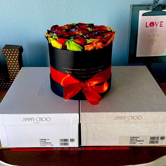 Jimmy Choo shoes 👠 boxes with dust bag included. Great for storing your shoes! - Picture 1 of 2